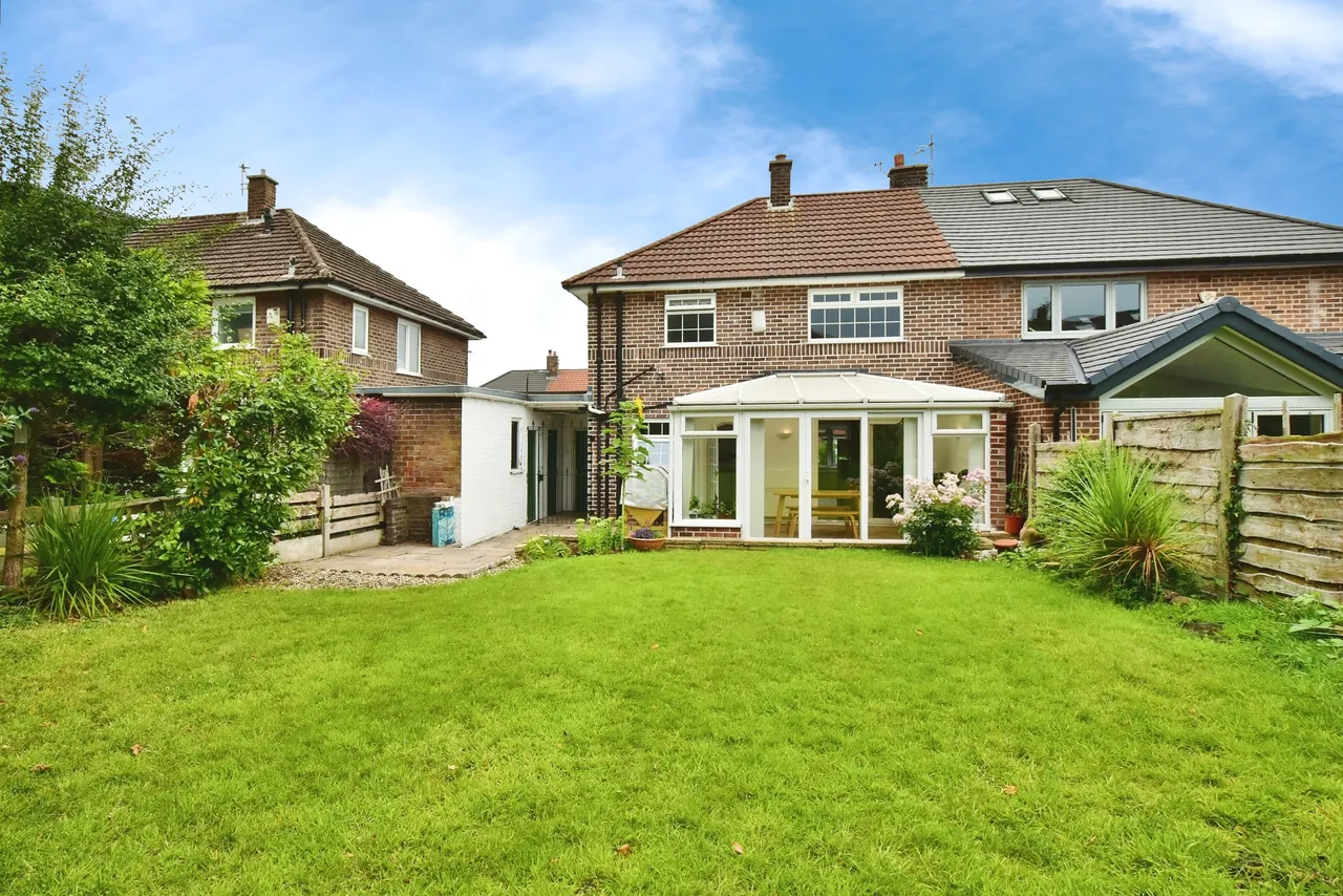 Long Hey, Altrincham, WA15, photo 10