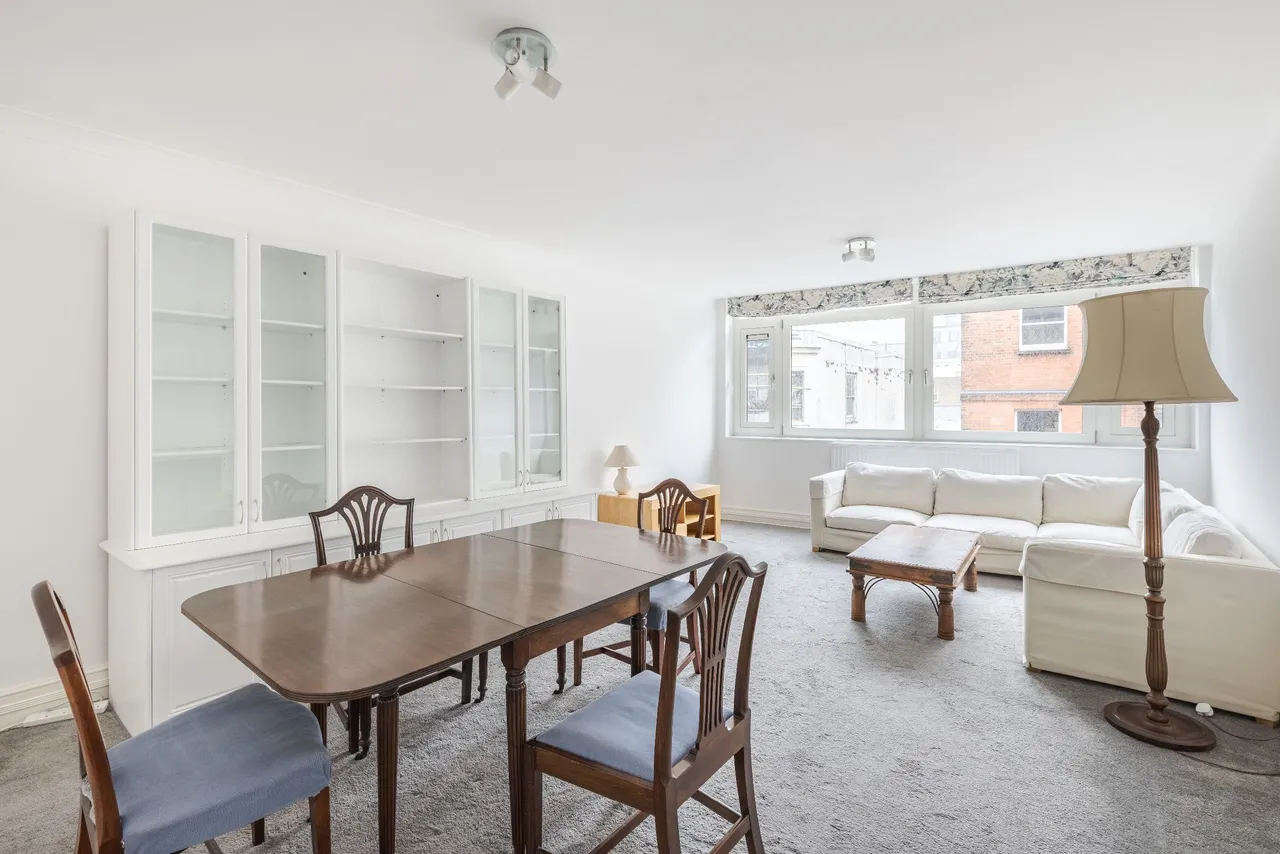 2 bed flat to rent, Moscow Road, London