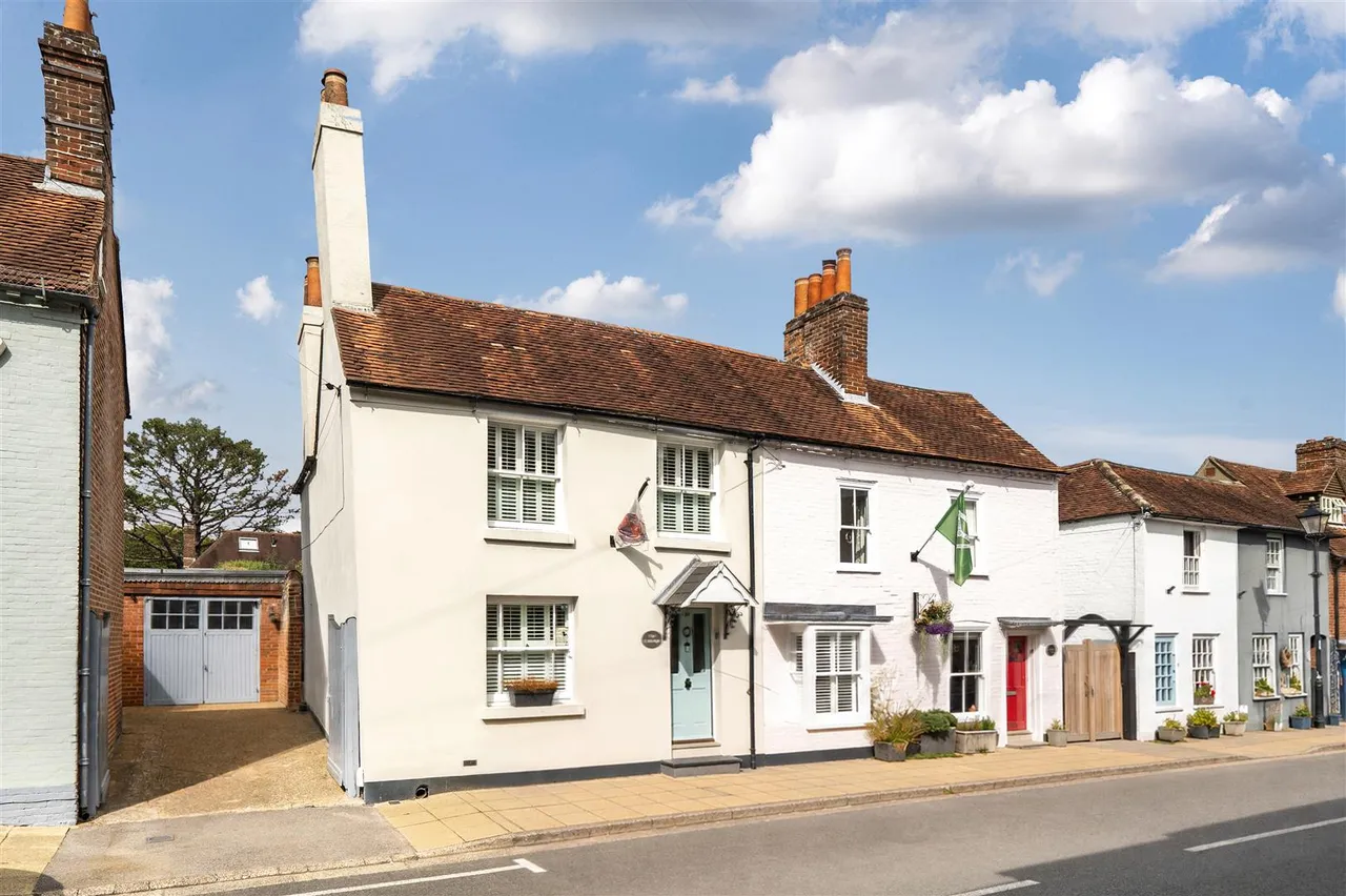 4 bed house for sale — East Street, Titchfield