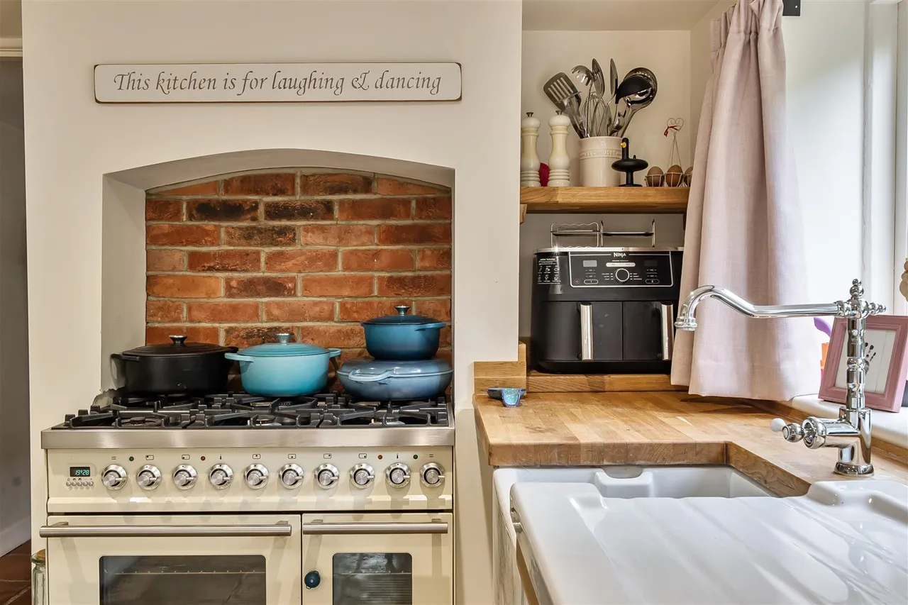 East Street, Titchfield, photo 21