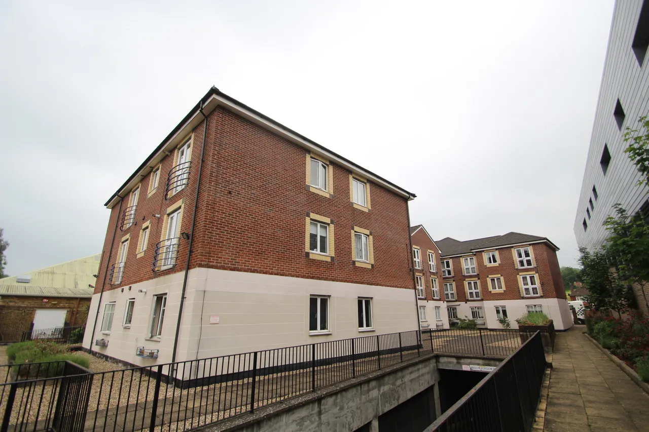 Brighton Road, Purley CR8, photo 10