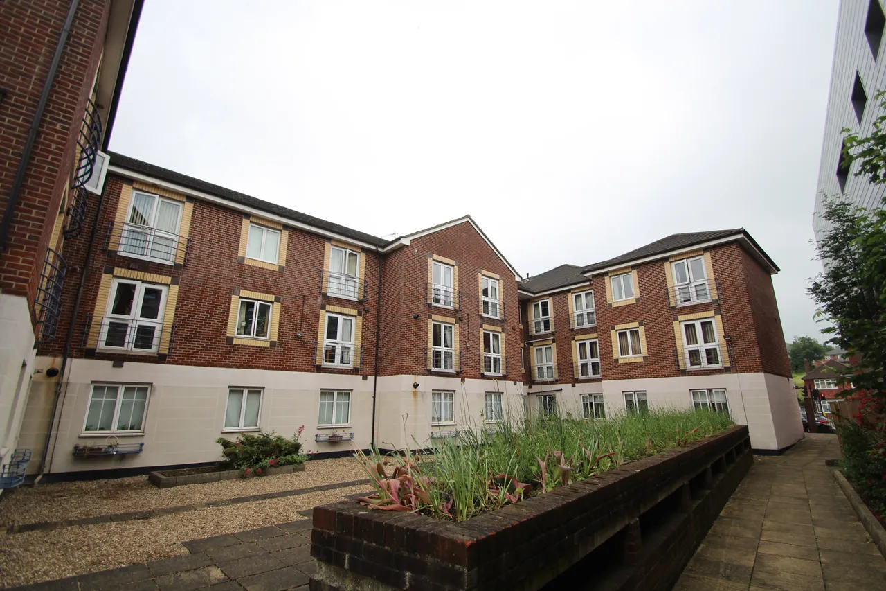 Brighton Road, Purley CR8, photo 8
