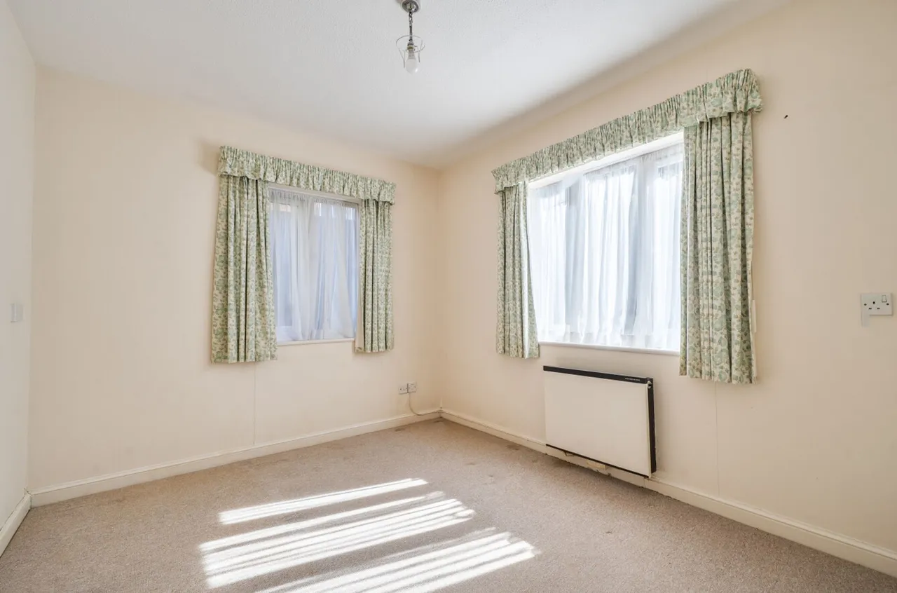 Stockbridge Road, Heather Court, PO19, photo 9
