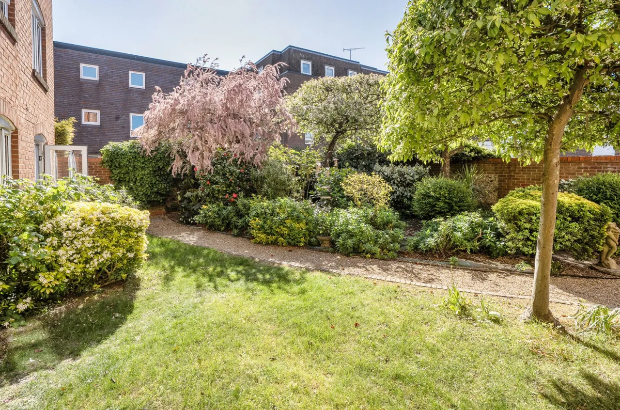 Stockbridge Road, Heather Court, PO19, photo 12