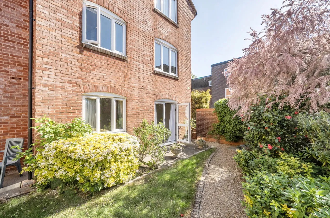 Stockbridge Road, Heather Court, PO19, photo 6