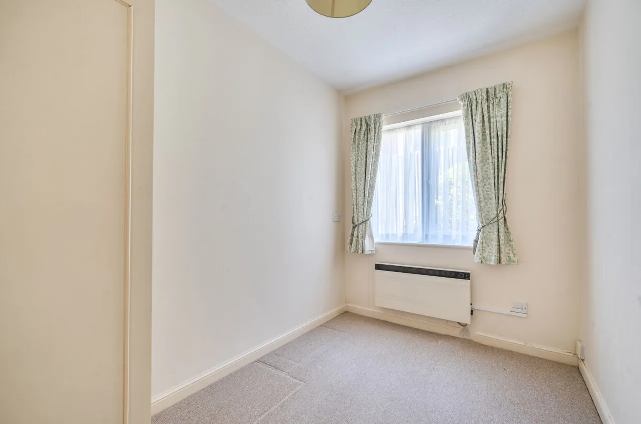 Stockbridge Road, Heather Court, PO19, photo 10