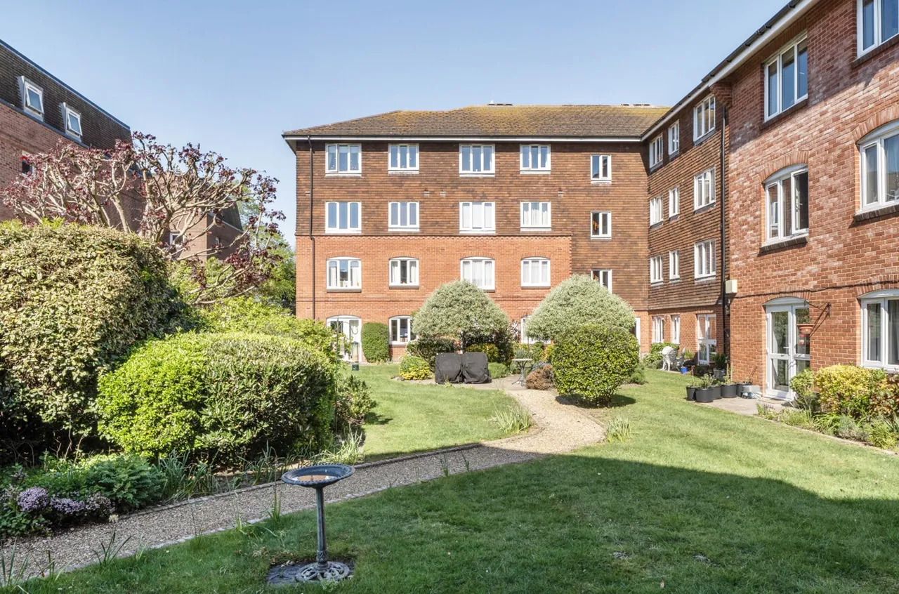 Stockbridge Road, Heather Court, PO19, photo 7