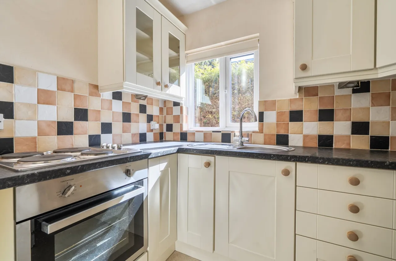 Stockbridge Road, Heather Court, PO19, photo 4