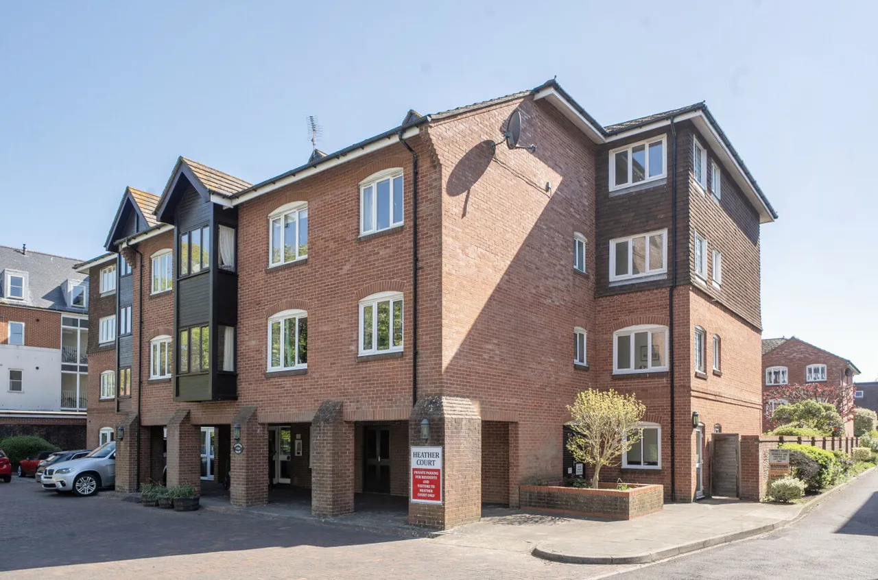 Stockbridge Road, Heather Court, PO19, photo 14