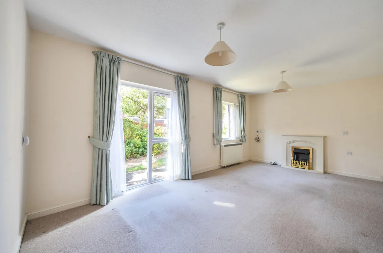 Stockbridge Road, Heather Court, PO19, photo 2