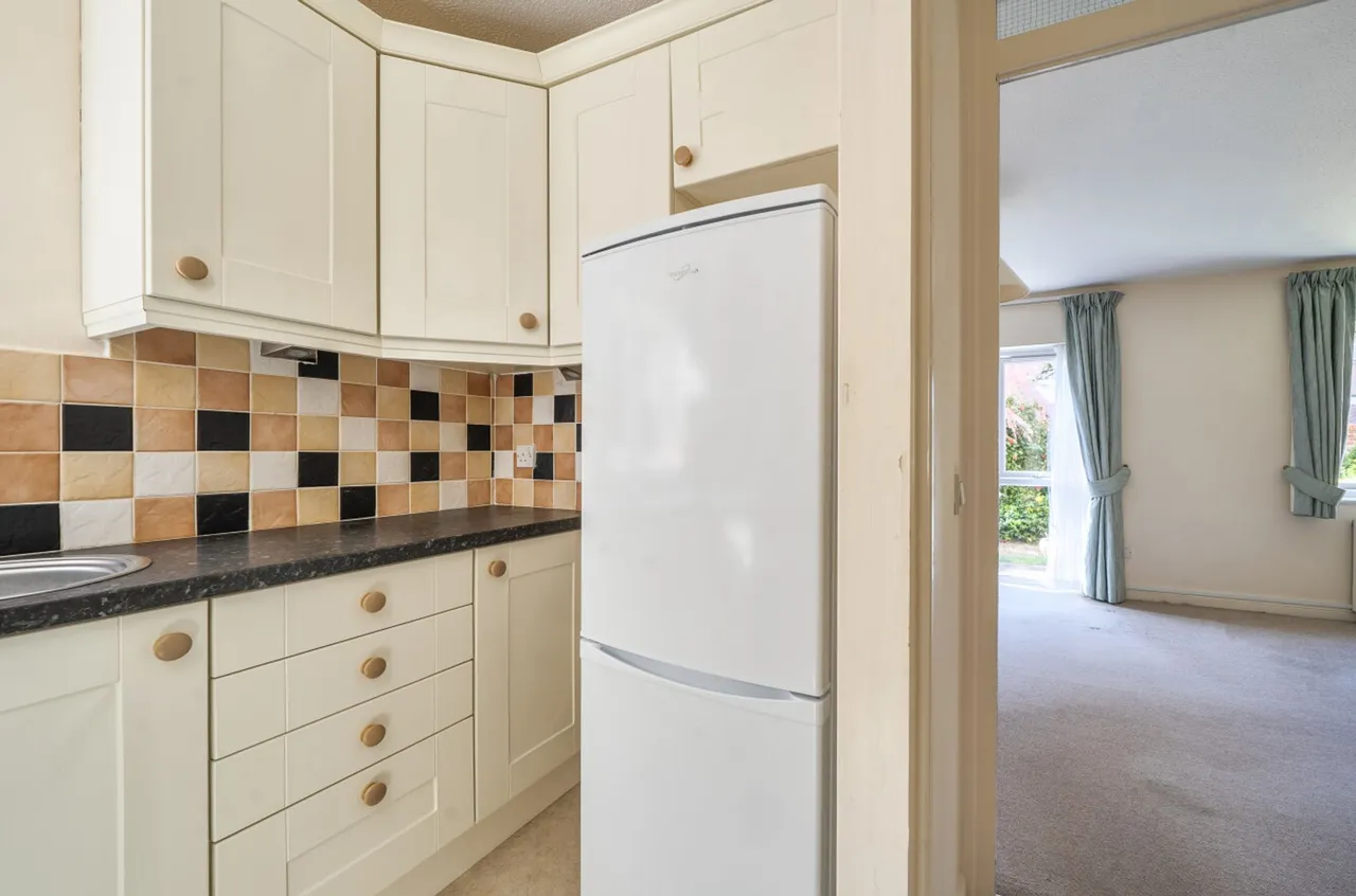 Stockbridge Road, Heather Court, PO19, photo 3