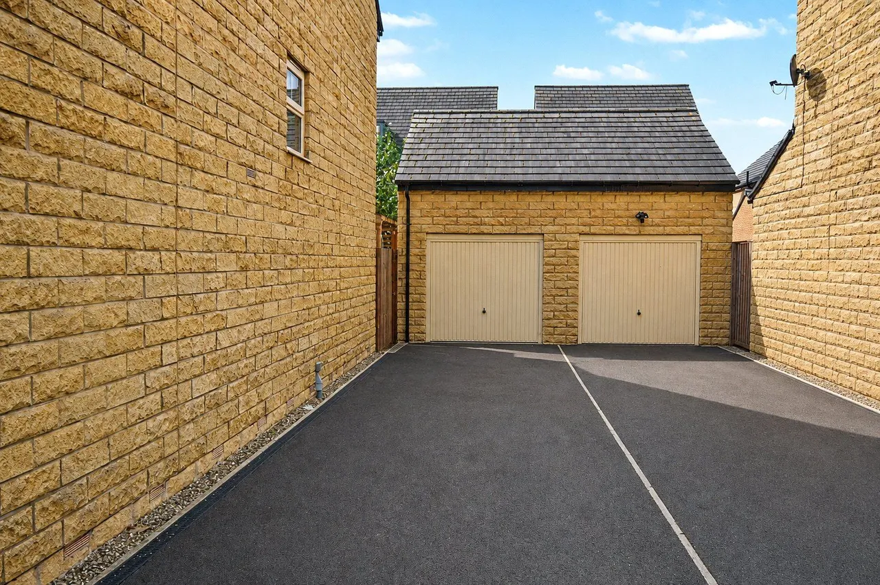 Voysey Avenue, Castleford, WF10, photo 17