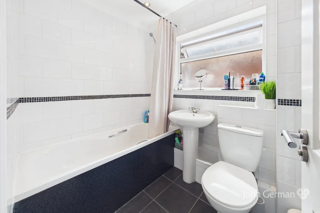 Greenacres Drive, Uttoxeter, photo 19