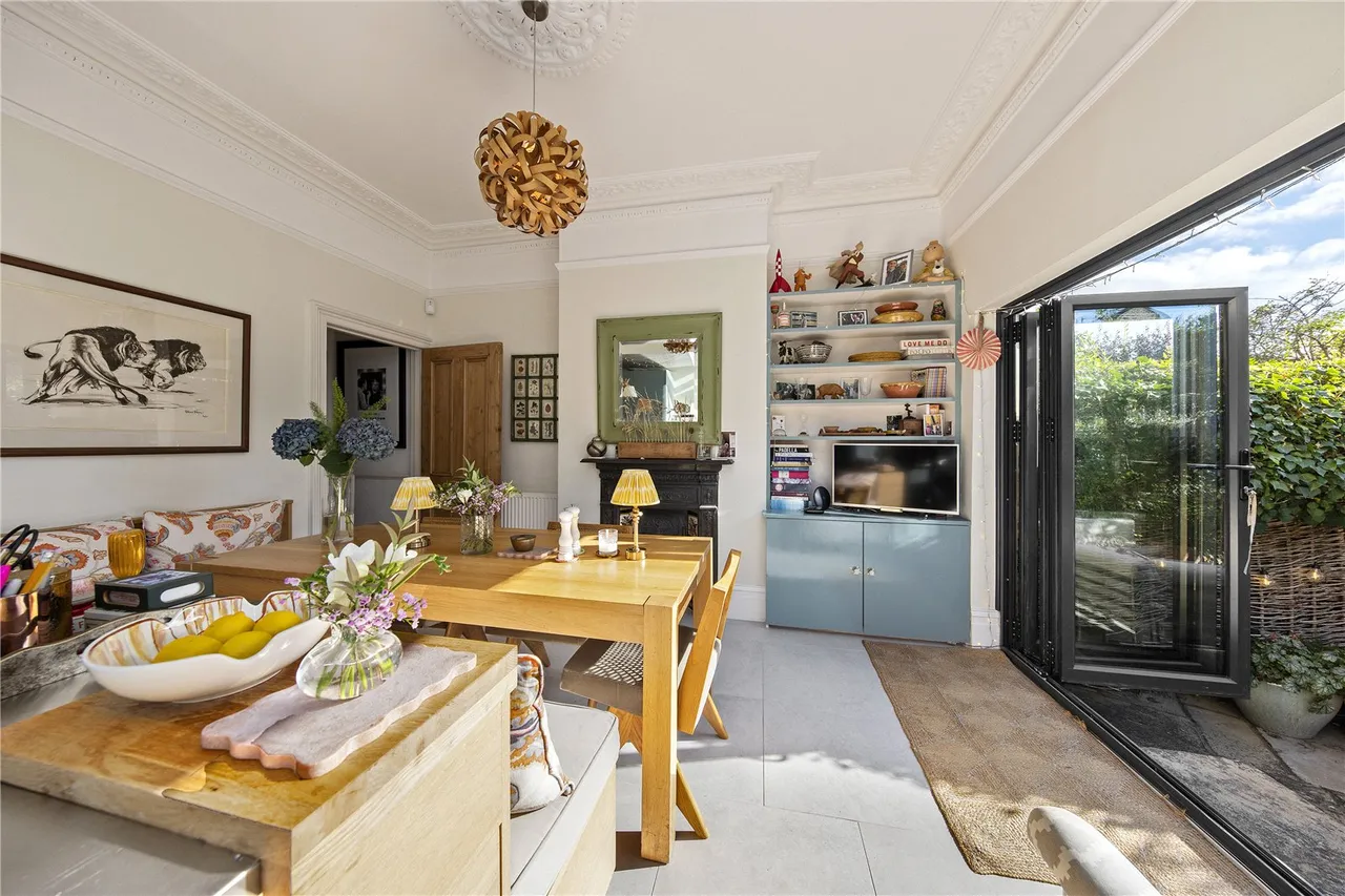 Claremont Road, St Margarets, TW1, photo 13