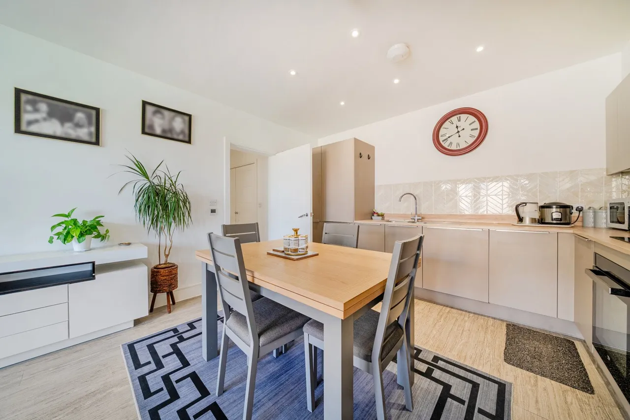 Adit Road, DA8, photo 19