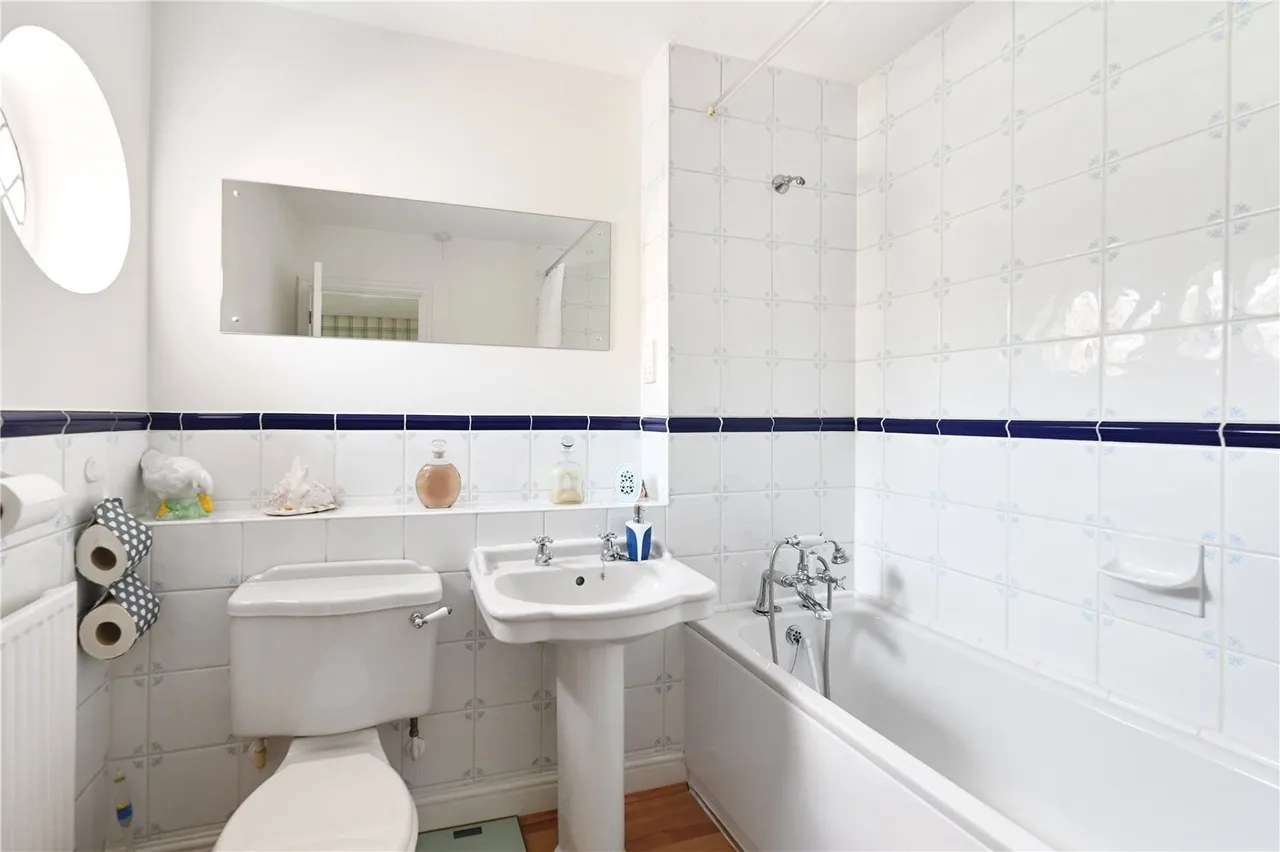 Milton Grange, Ash Vale, Guildford, Surrey, GU12 5DU, photo 10