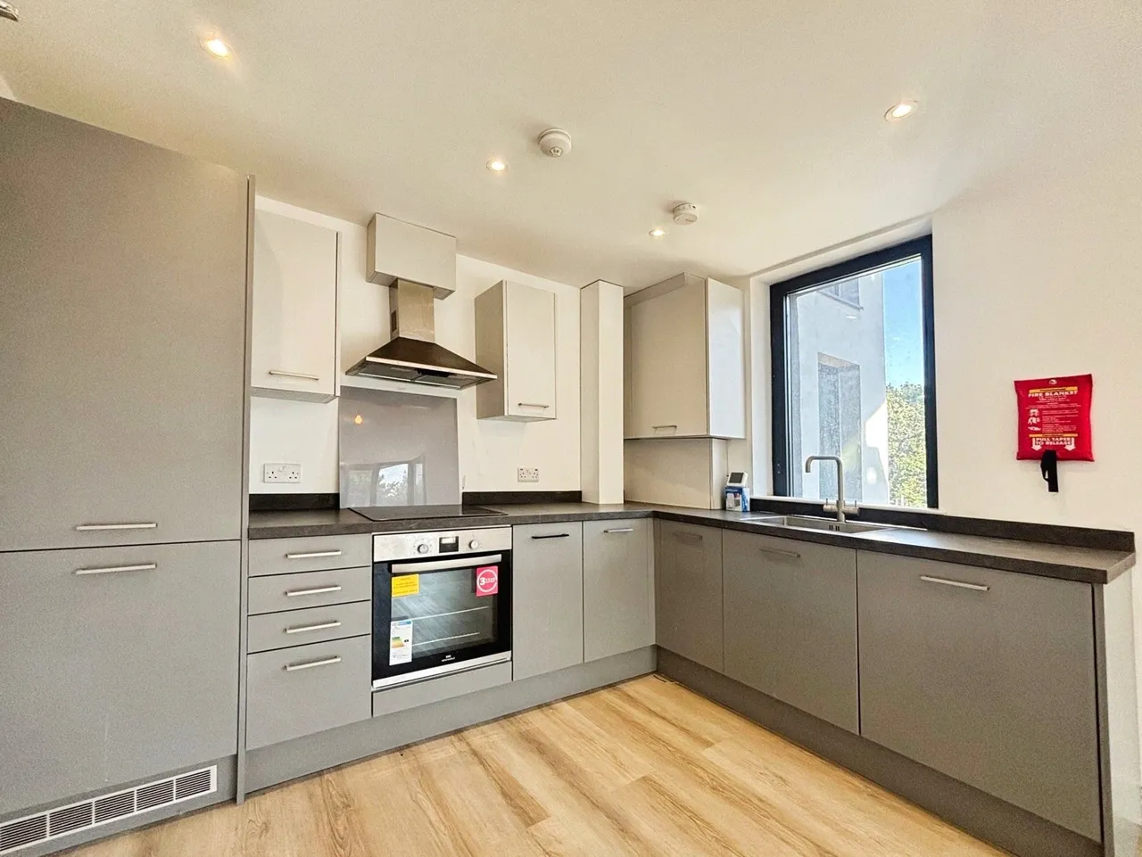 Farnborough Road, Farnborough, GU14, photo 2