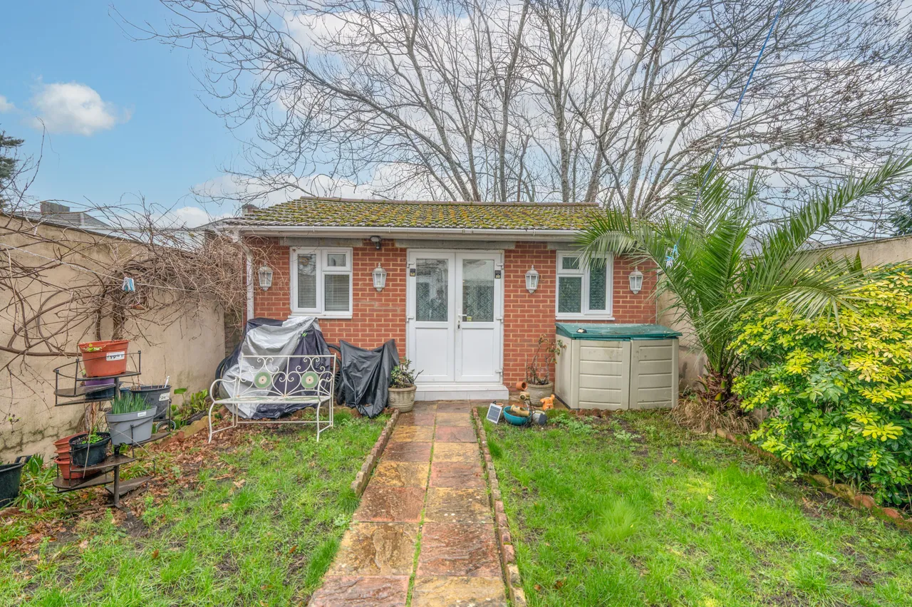 flat to rent — Annex, 102 Eastcote Avenue, Greenford