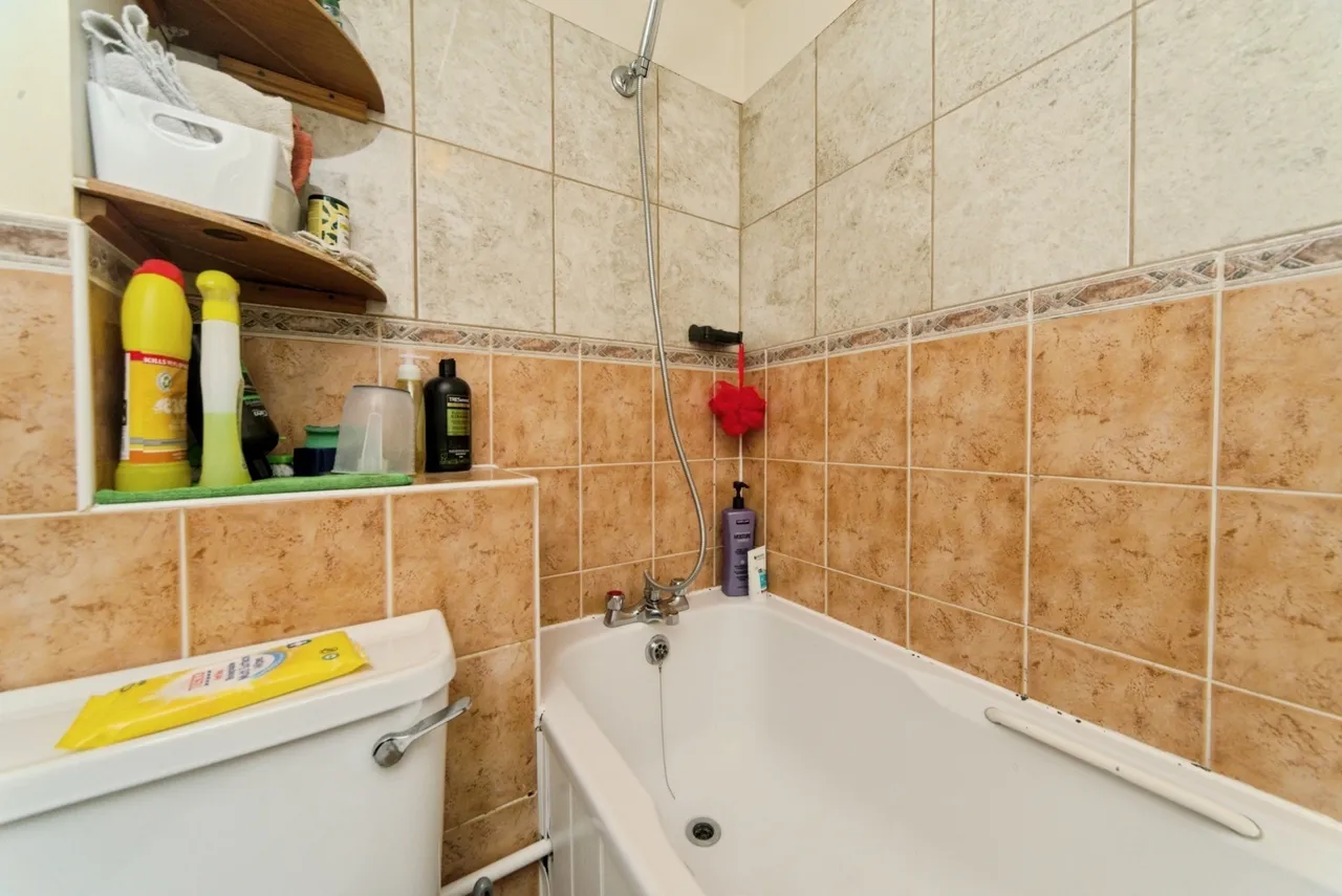 Broad Oak Close, Eastbourne, BN23, photo 10