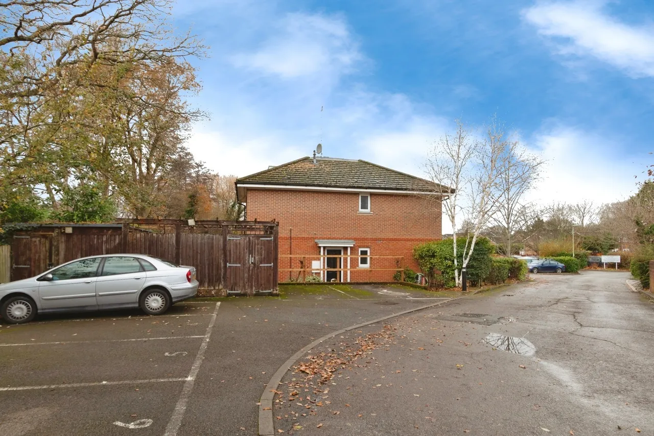 Balmoral Drive, Camberley, GU16, photo 12