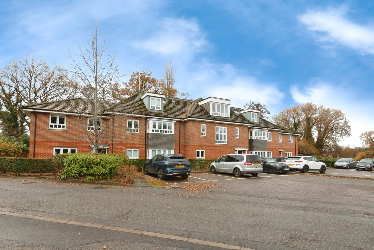 Balmoral Drive, Camberley, GU16, photo 11