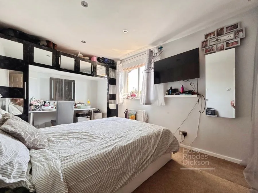 Hornbeam Close, Newport, PO30, photo 10