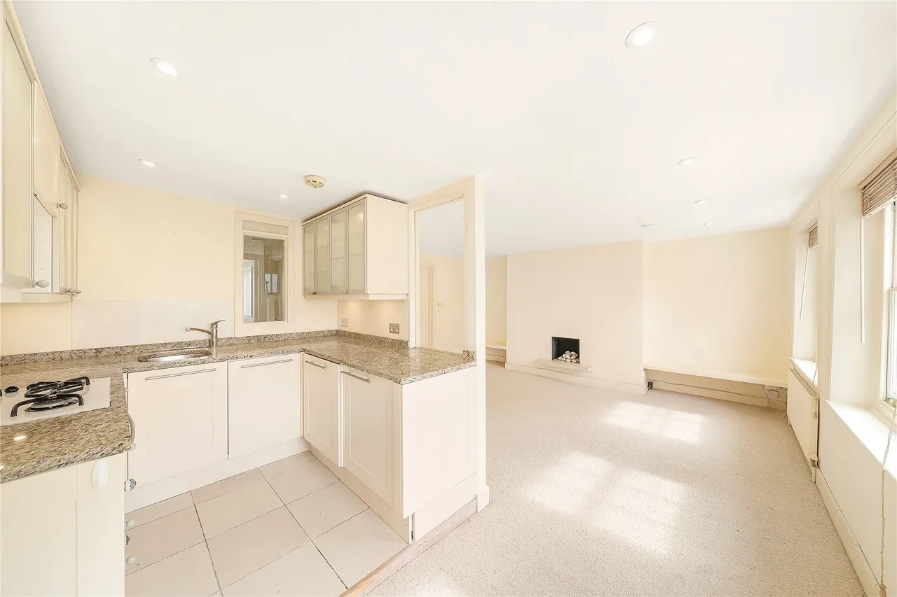 Chalcot Square, Primrose Hill, London, NW1, photo 9
