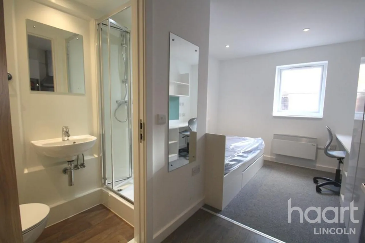 1 bed flat to rent, Fitzwilliam Place, High Street, LN5