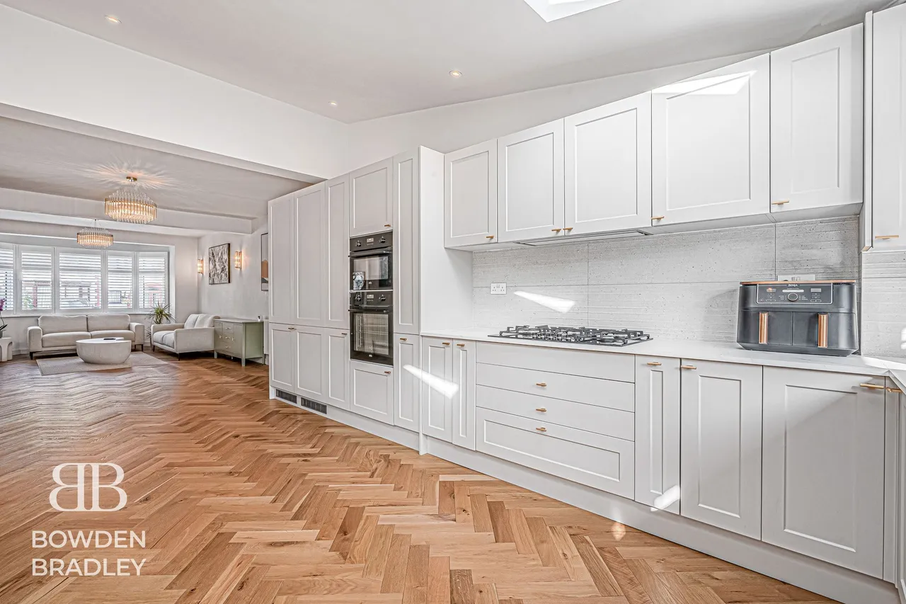 Middleton Gardens, Gants Hill, IG2, photo 7