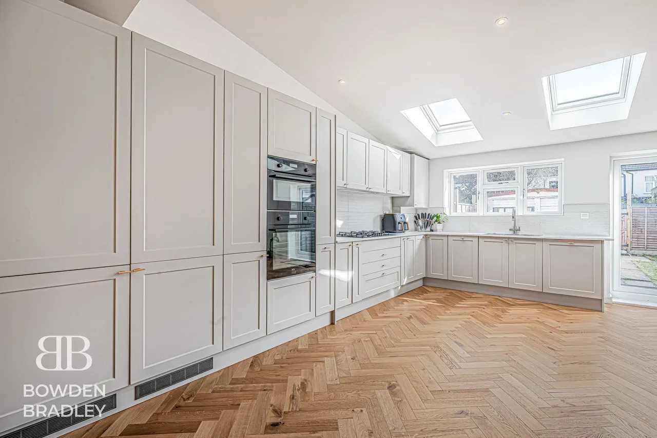 Middleton Gardens, Gants Hill, IG2, photo 5