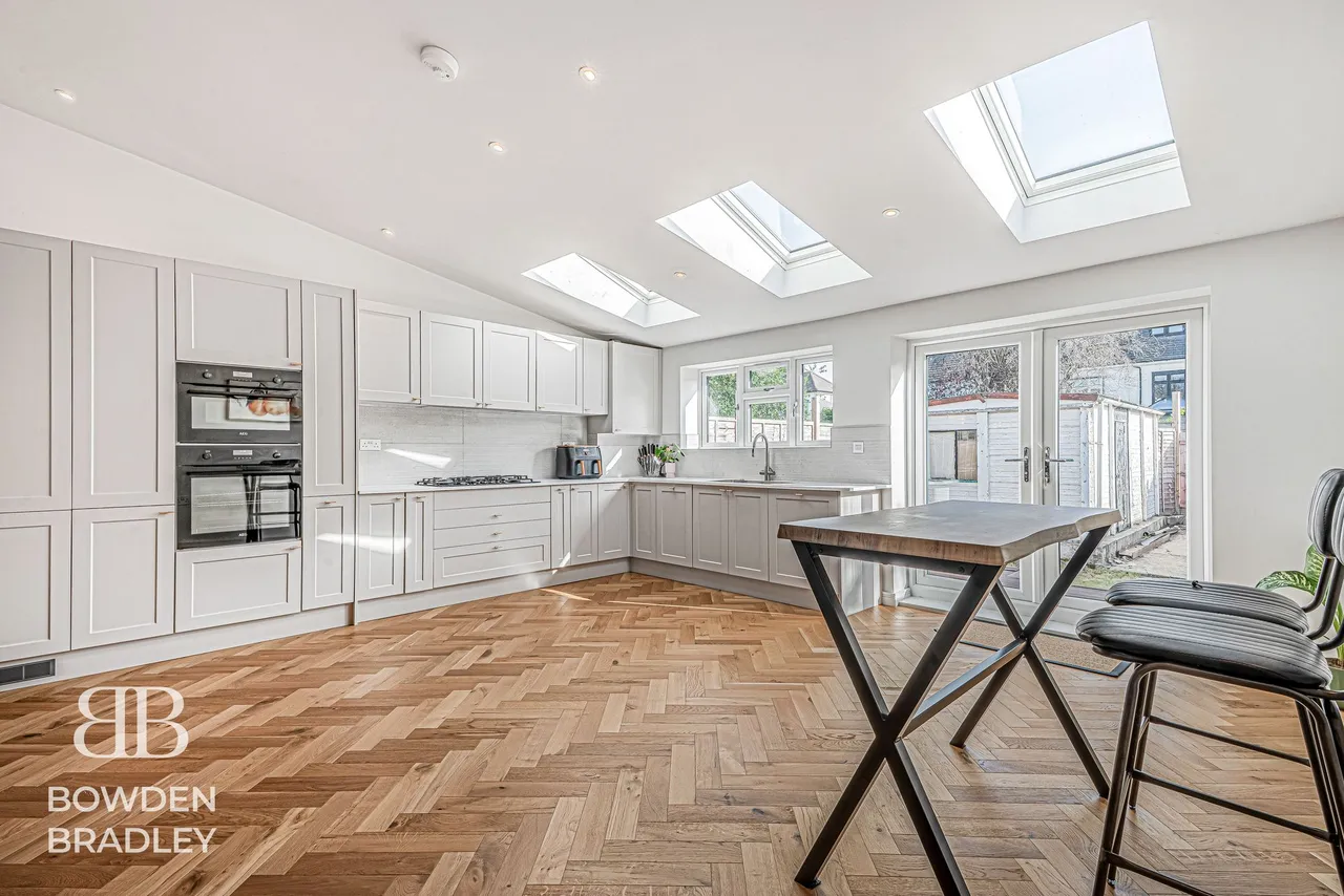 Middleton Gardens, Gants Hill, IG2, photo 6