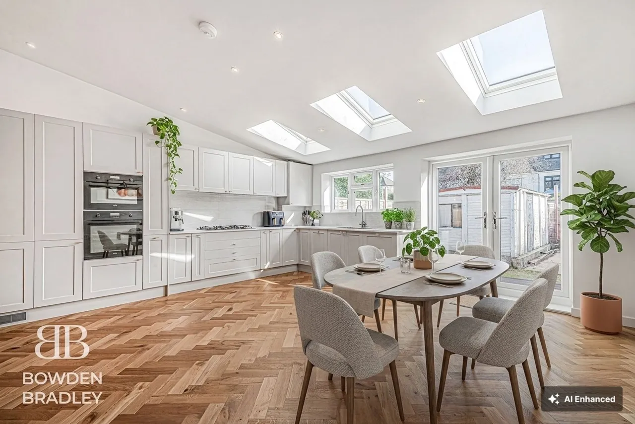 4 bed house for sale — Middleton Gardens, Gants Hill, IG2