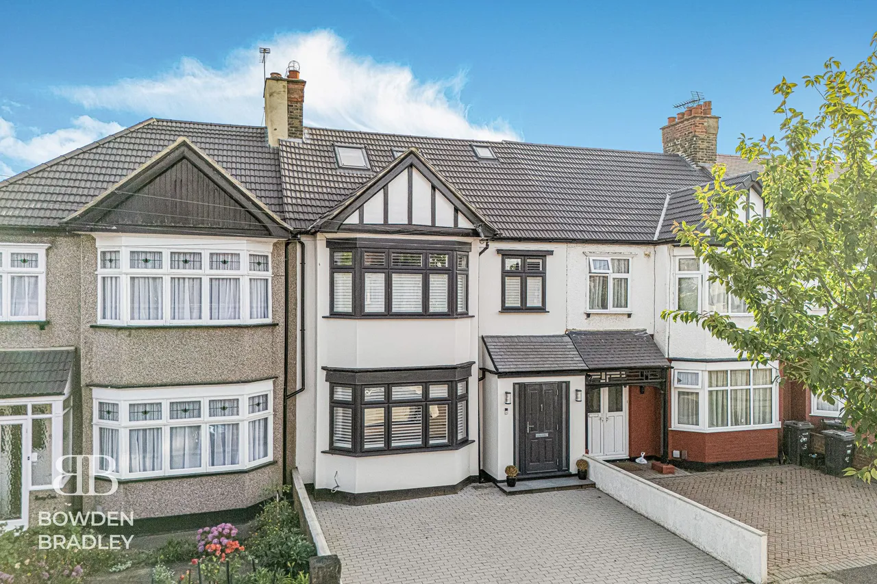 Middleton Gardens, Gants Hill, IG2, photo 2