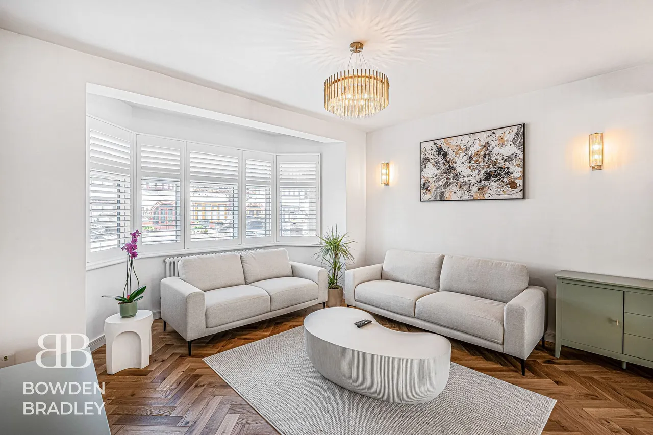 Middleton Gardens, Gants Hill, IG2, photo 3