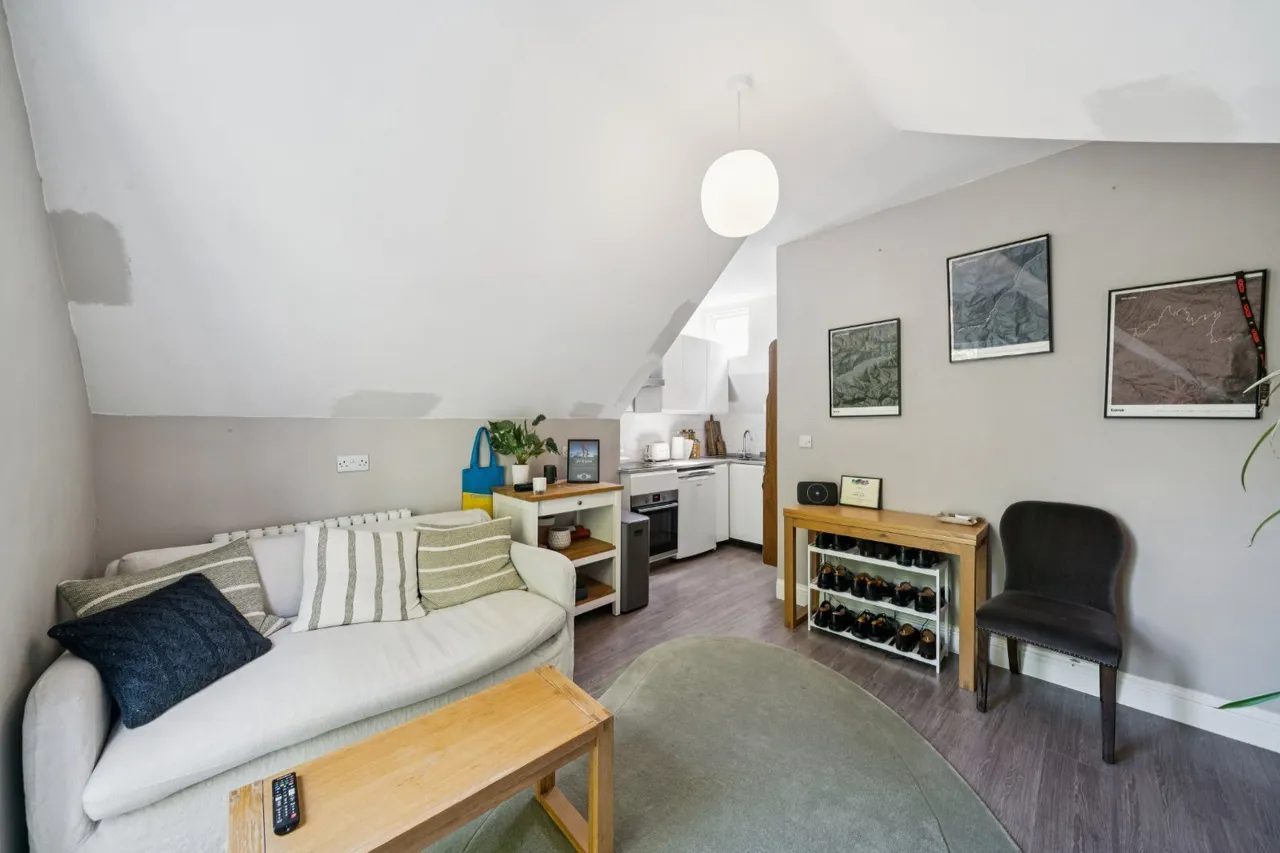 Nightingale Lane, London, SW12, photo 3