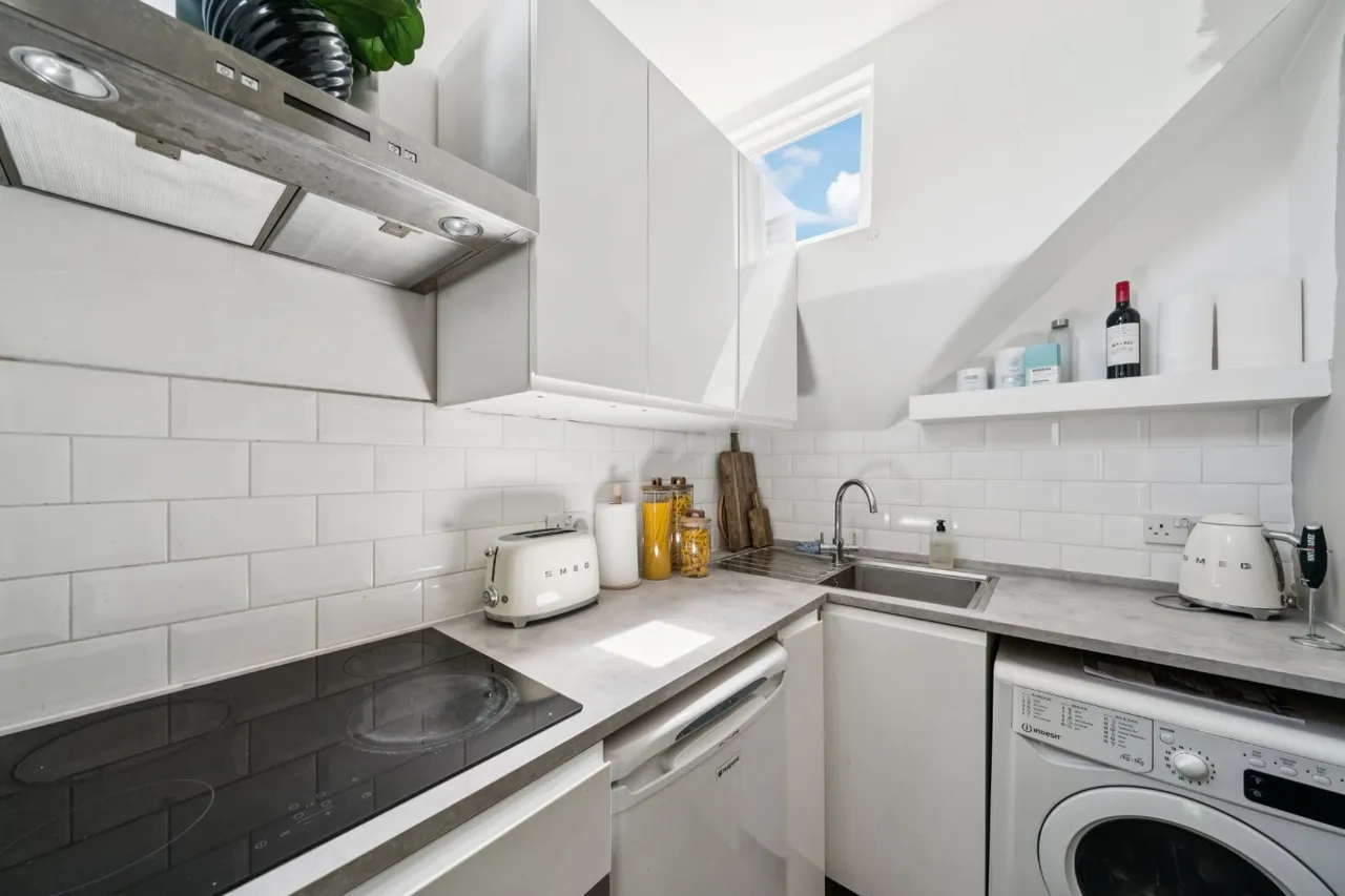 Nightingale Lane, London, SW12, photo 4