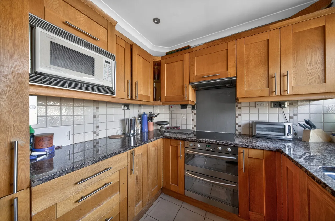 High Point, Weybridge, KT13, photo 15