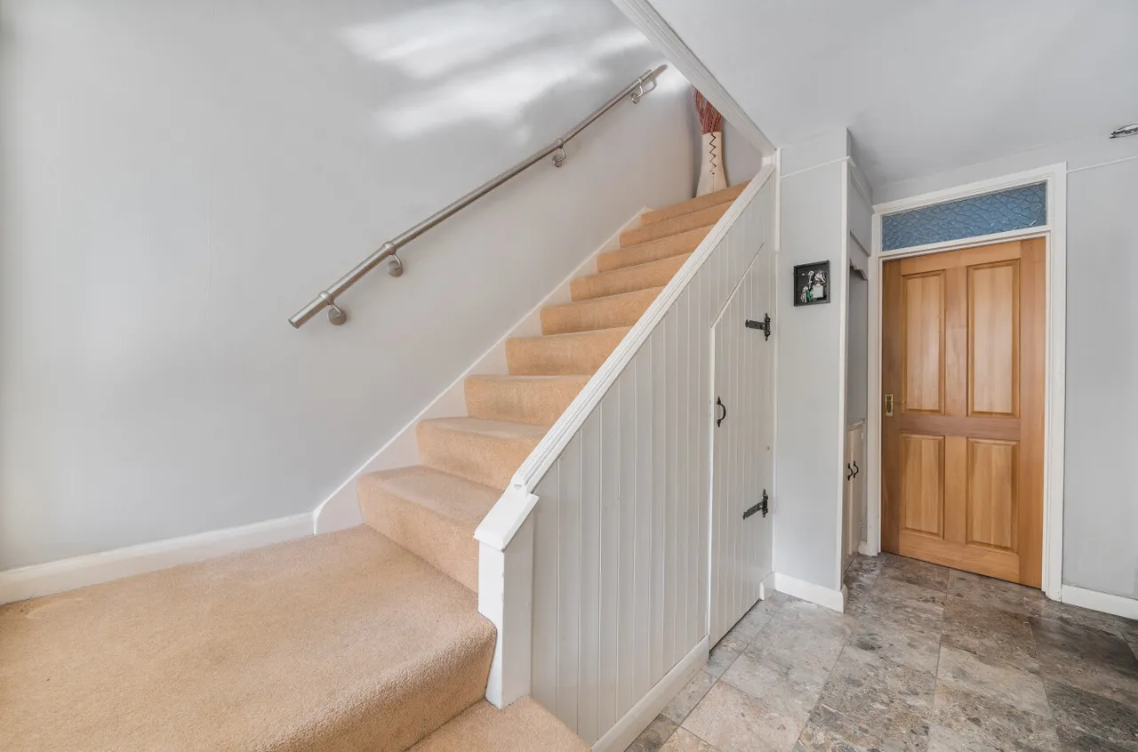 High Point, Weybridge, KT13, photo 22