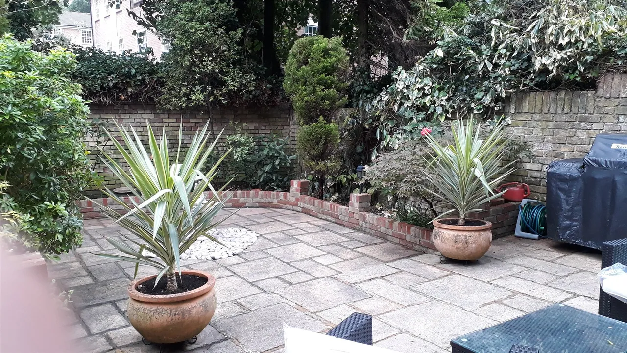 High Point, Weybridge, KT13, photo 4