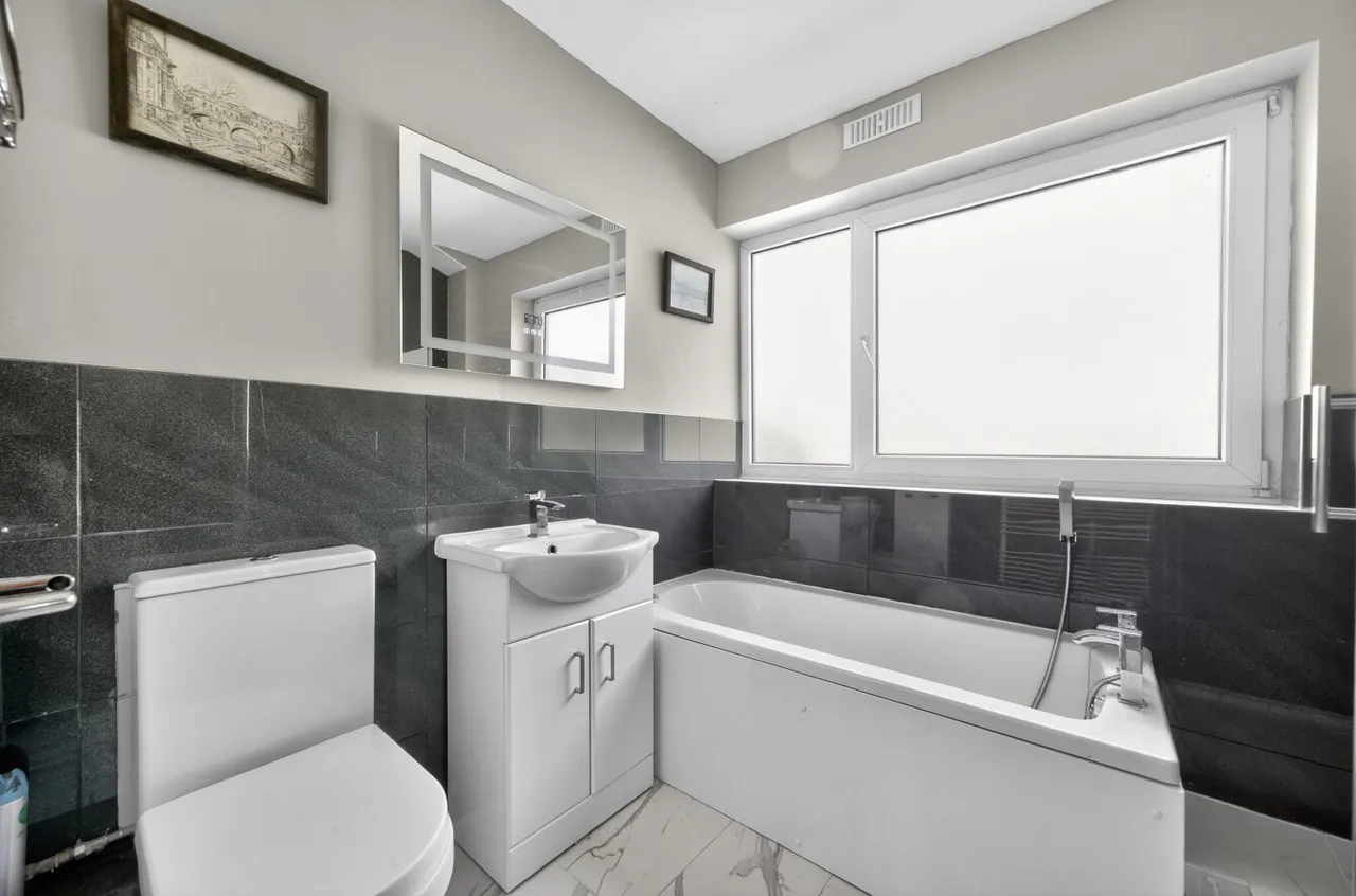High Point, Weybridge, KT13, photo 10