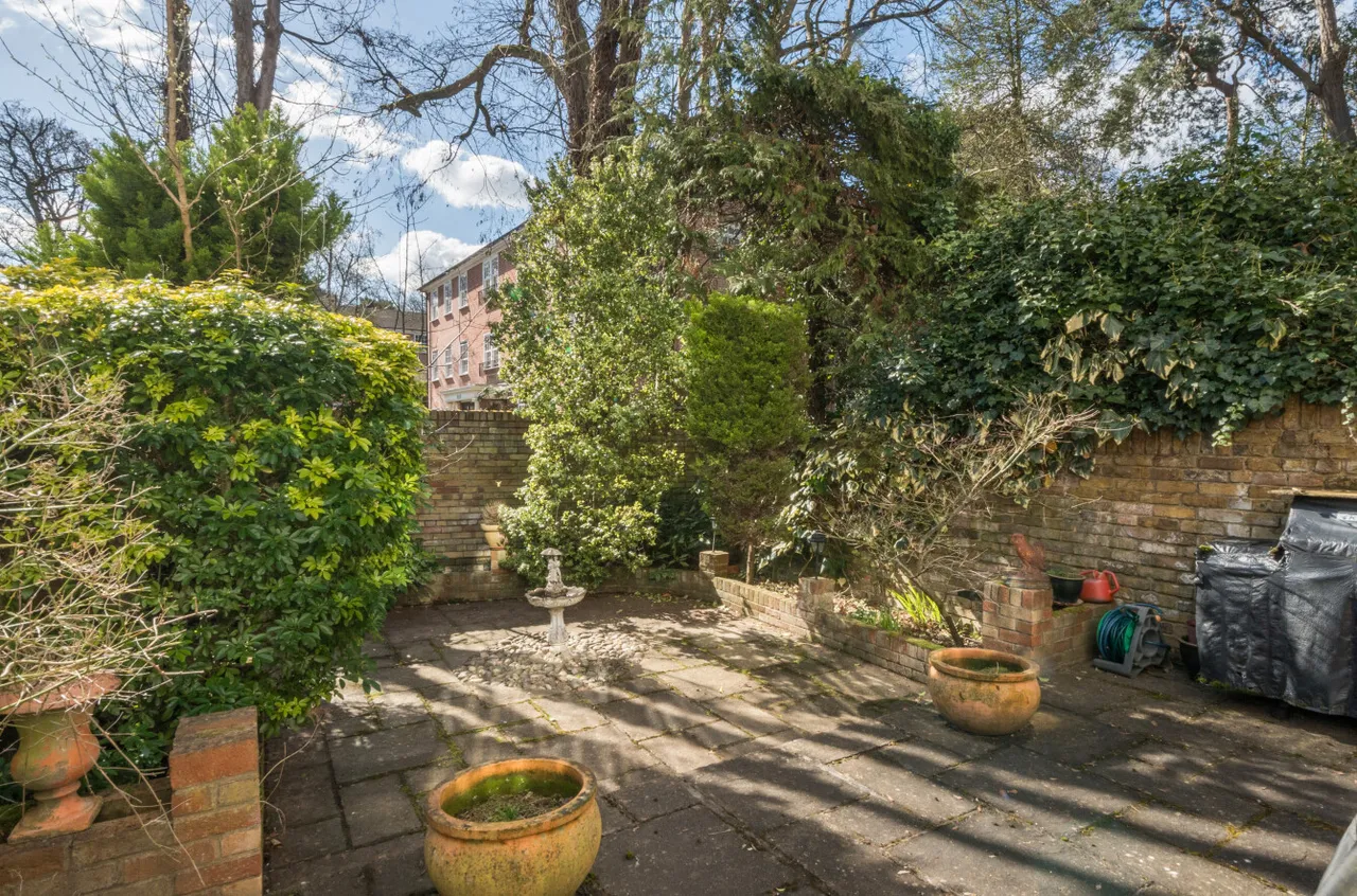 High Point, Weybridge, KT13, photo 11