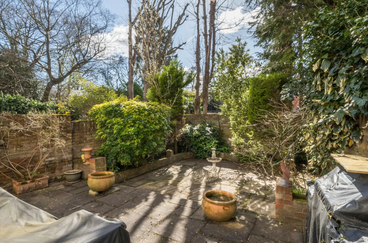 High Point, Weybridge, KT13, photo 20