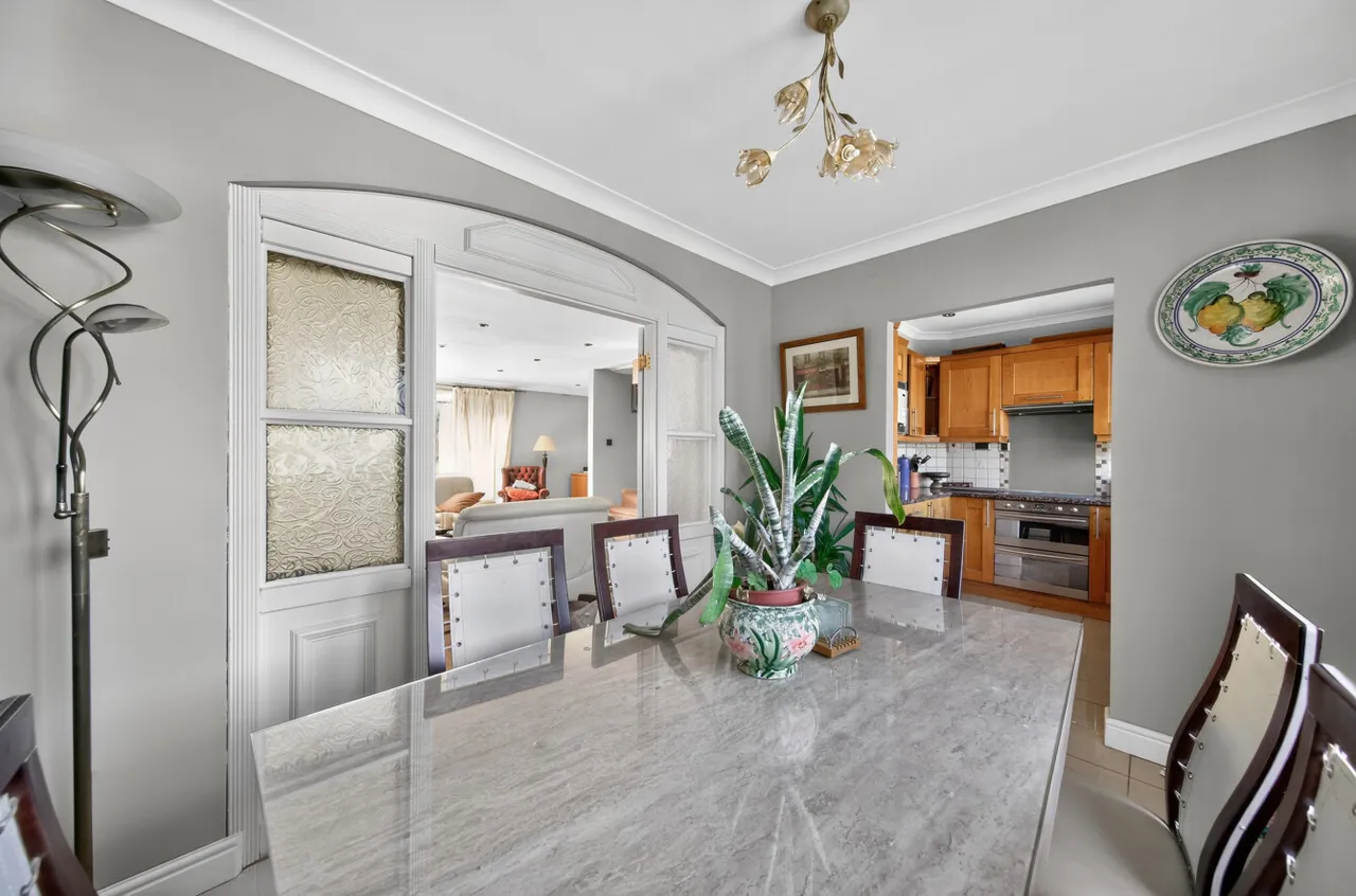 High Point, Weybridge, KT13, photo 16