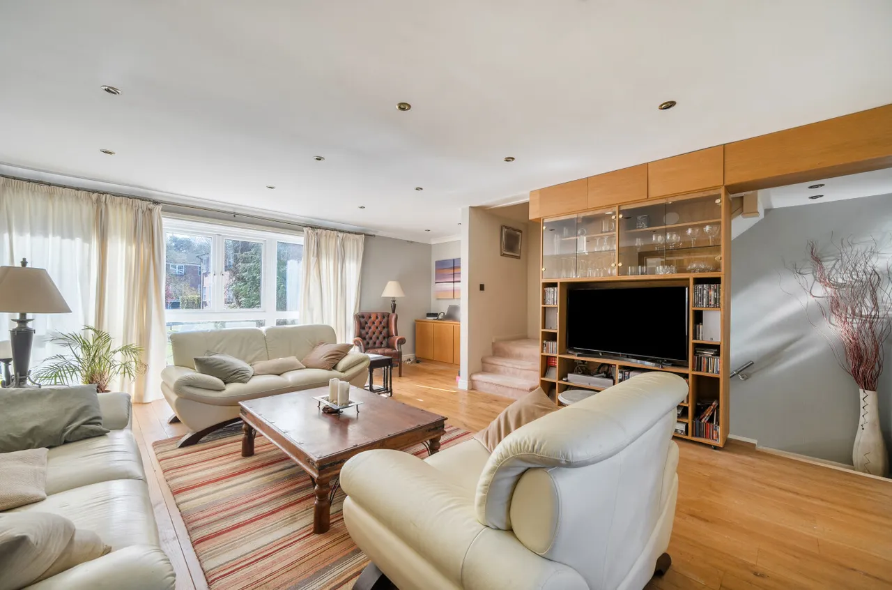 High Point, Weybridge, KT13, photo 9