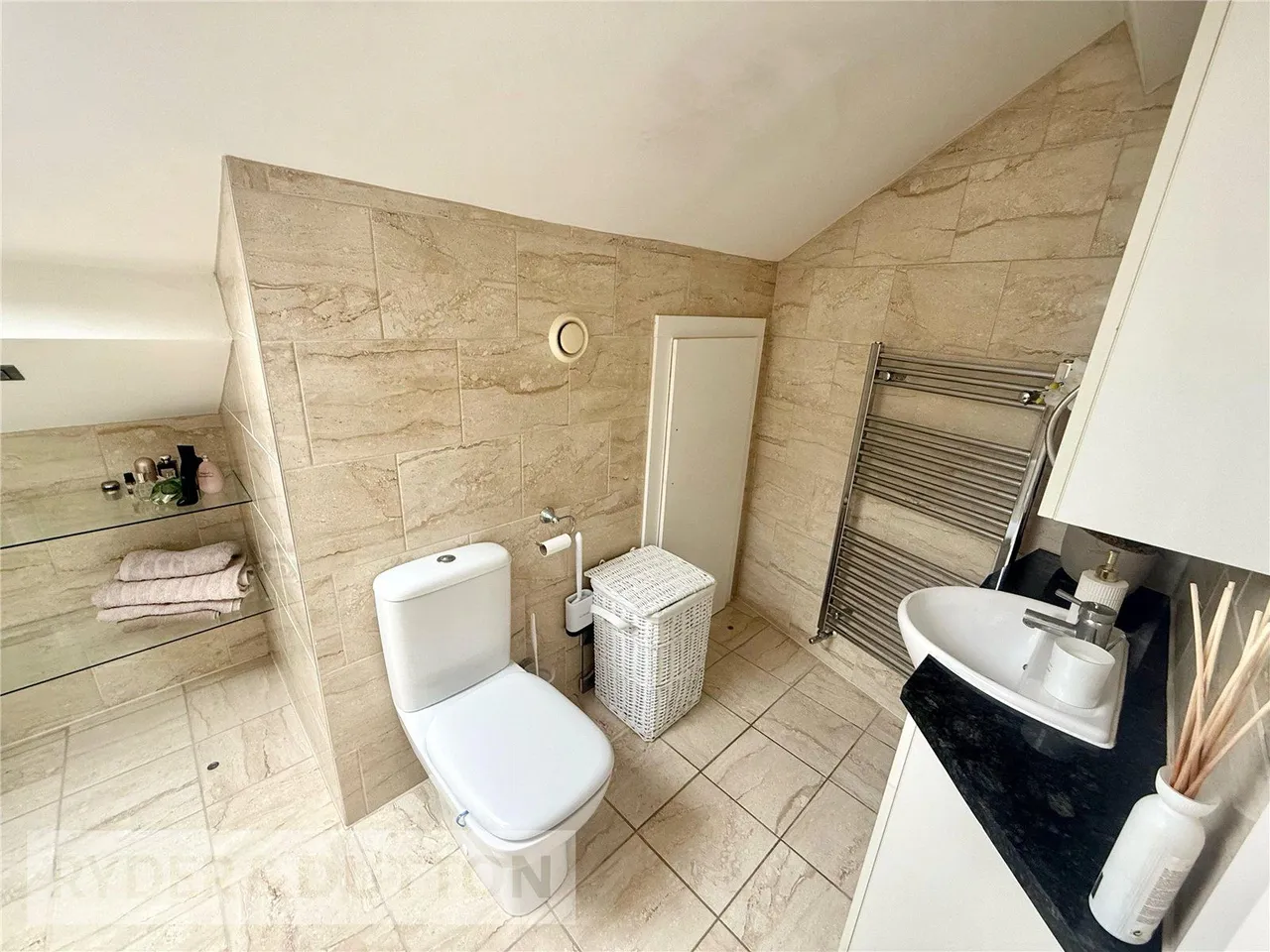 Slackcote Lane, Delph, OL3, photo 10