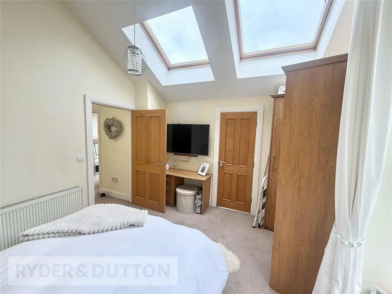 Slackcote Lane, Delph, OL3, photo 9