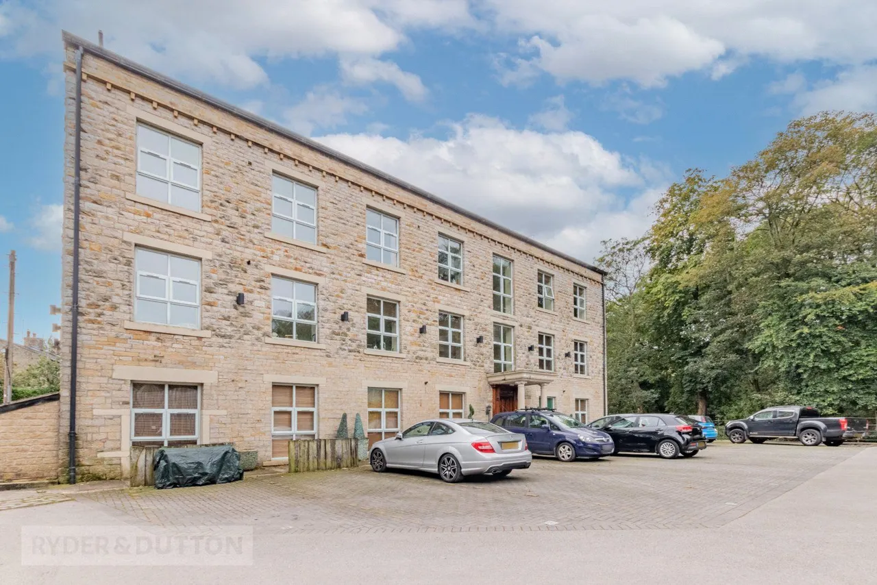 2 bed flat to rent, Slackcote Lane, Delph, OL3