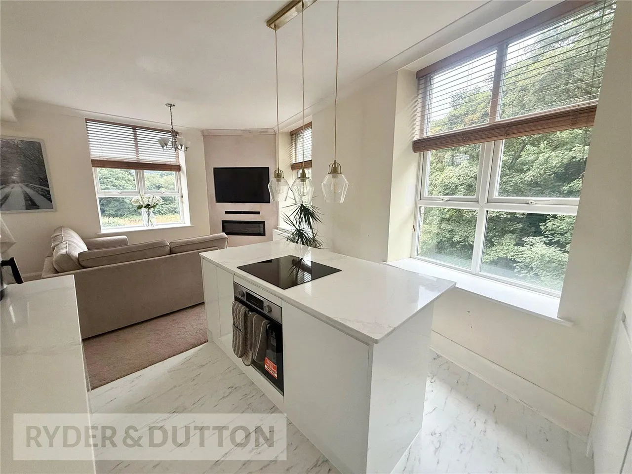 Slackcote Lane, Delph, OL3, photo 4