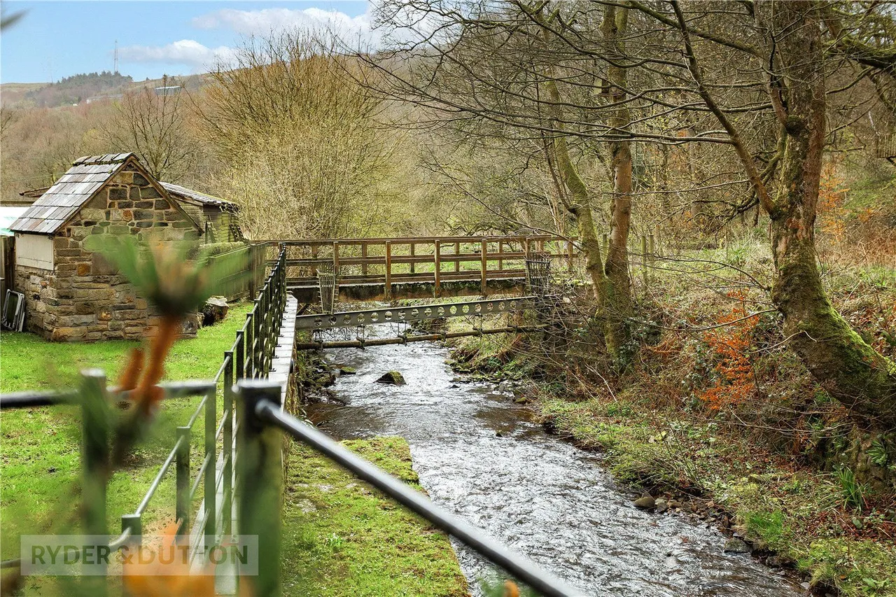 Slackcote Lane, Delph, OL3, photo 23