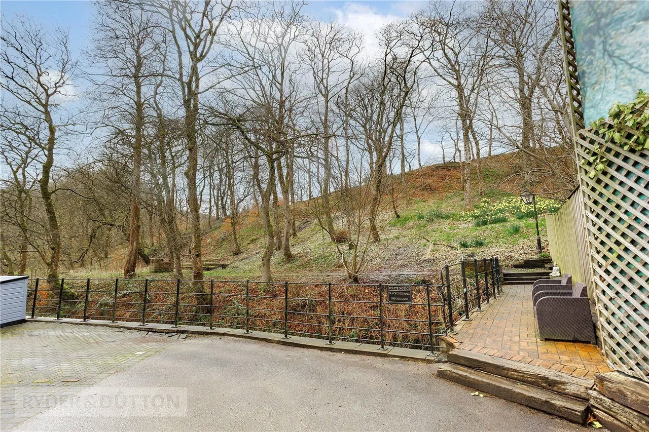 Slackcote Lane, Delph, OL3, photo 22